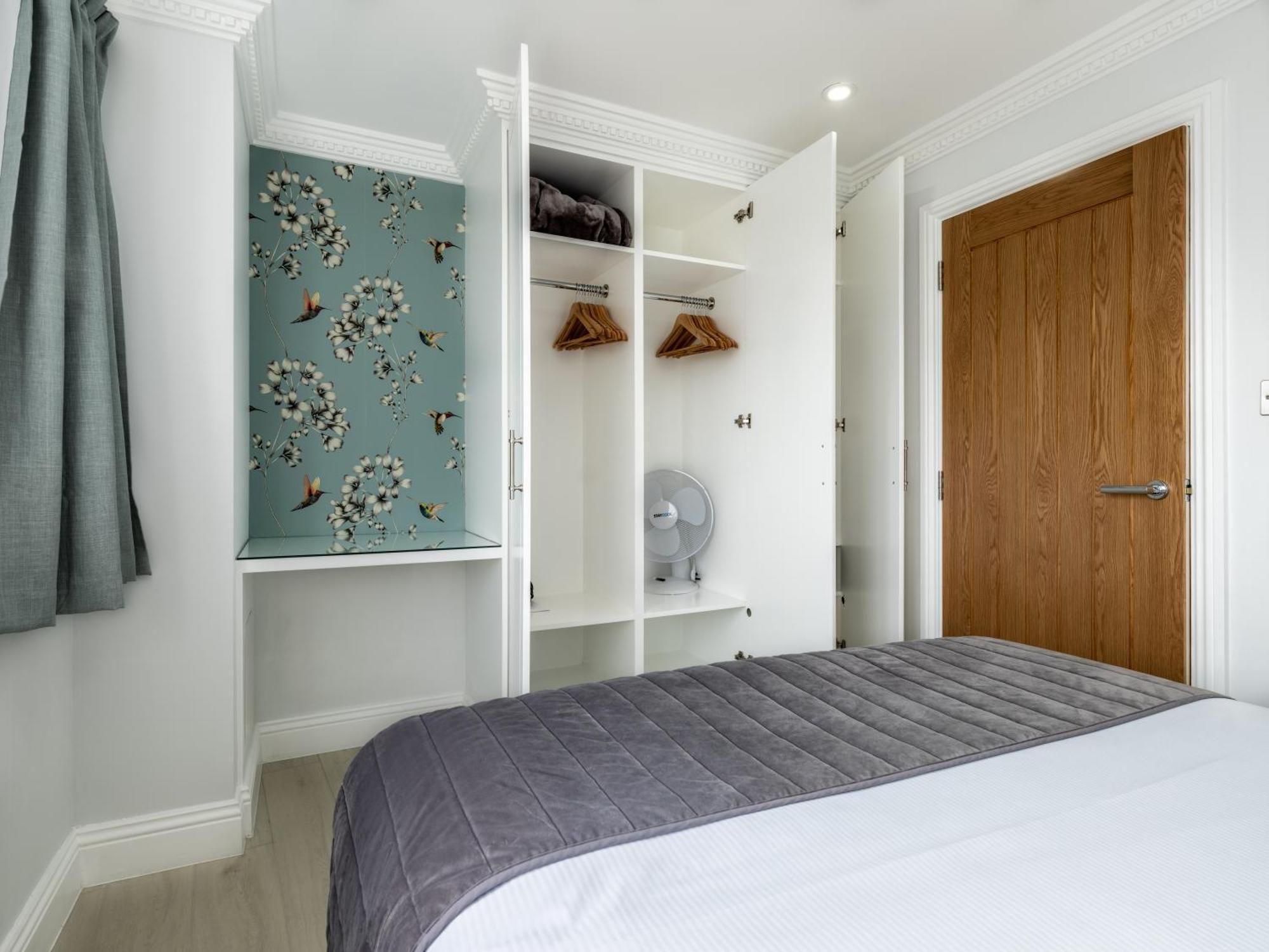 Chelsea Cloisters Serviced Apartment *